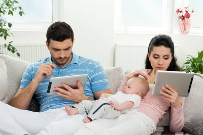 Mengenal Istilah Orang Tua "Present But Absent Parent"